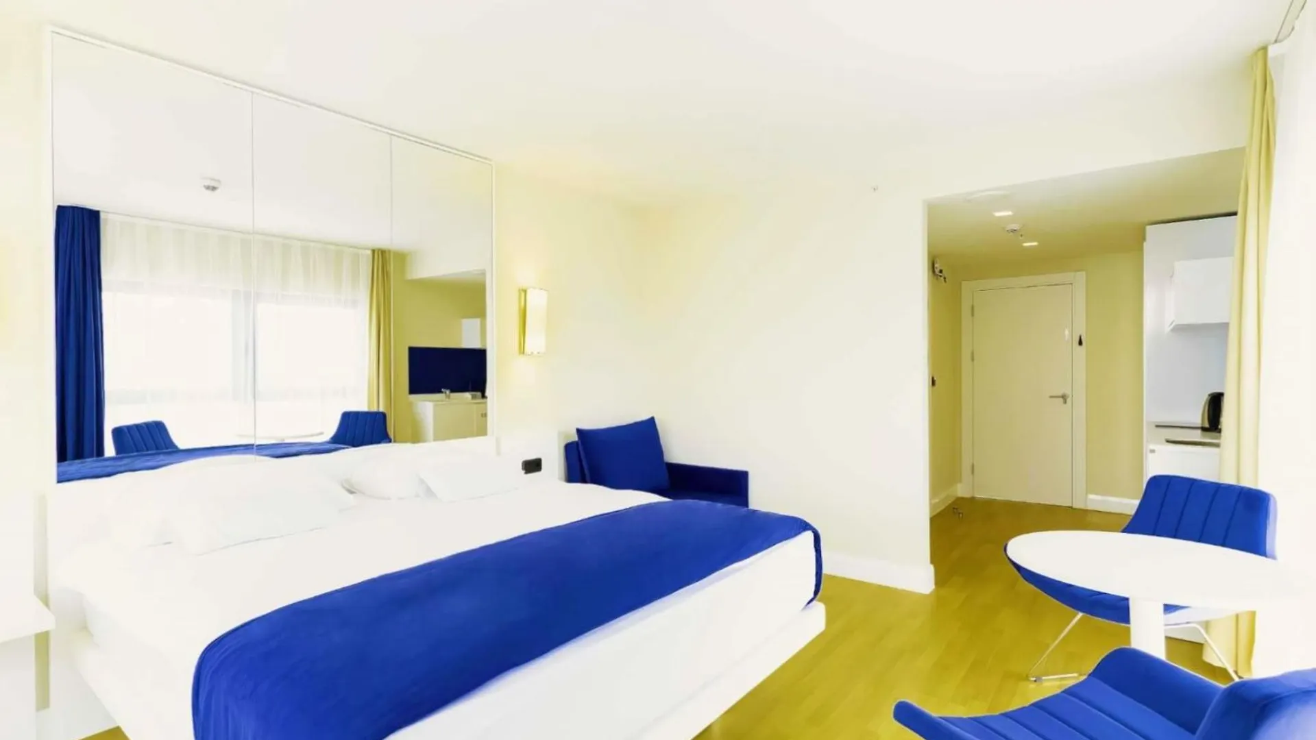 Serene Sea View Aparthotel In Orbi City Batum